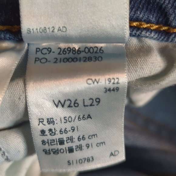 Levi’s High Waisted Mom Jean 26 - Picture 11 of 12